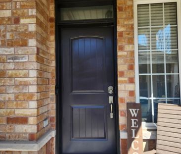 For Lease - 54 Gail Parks Crescent, Newmarket, Ontario - Photo 3