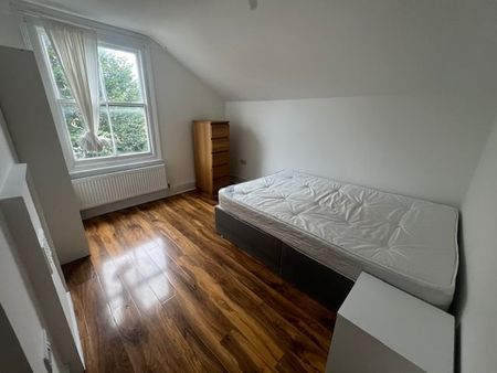 4 Bed Flat, Helix Road, SW2 - Photo 2