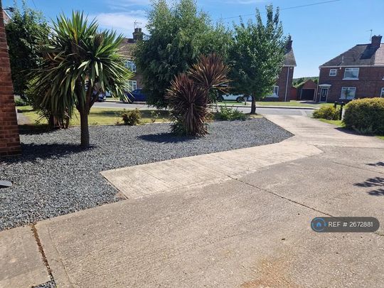 3 bedroom semi-detached house to rent - Photo 1