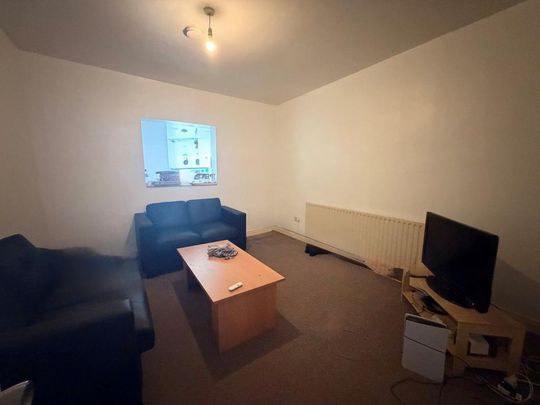 3 bedroom flat to rent - Photo 1