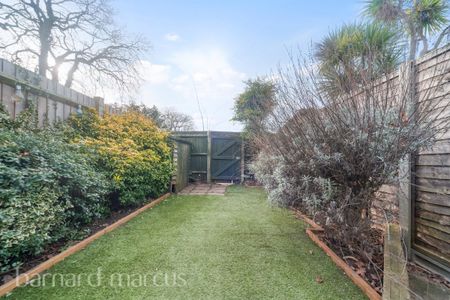 Ambleside Avenue - Photo 3