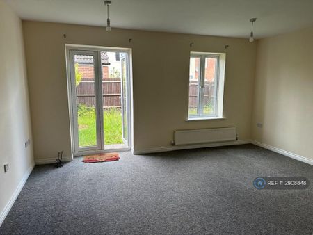 3 bedroom semi-detached house to rent - Photo 3