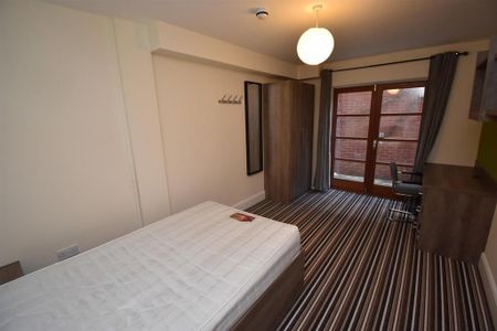 7 bedroom flat to rent - Photo 5