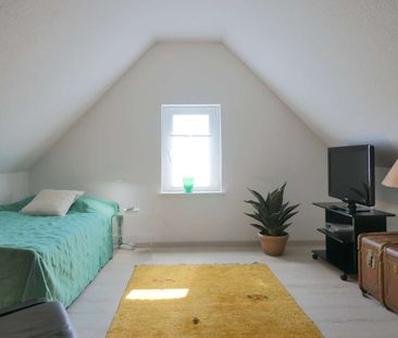 Bothfeld – Hübsches Apartment im Dachgeschoss mit Internet! - Photo 1