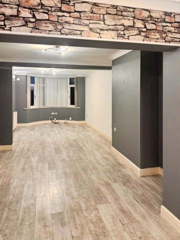 4 bedroom semi-detached house to rent - Photo 3