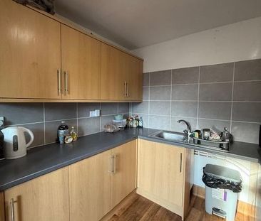 1 bedroom in a flat share to rent - Photo 6