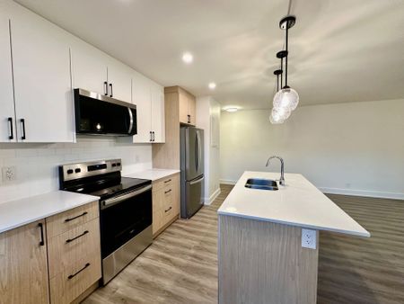 For Lease - 8 Wingreen Court Unit# 4, Toronto, Ontario - Photo 2