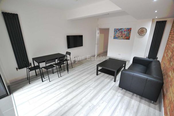 7 bedroom terraced house to rent - Photo 1