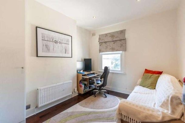 Bloemfontein Road, Shepherd's Bush, W12 - Photo 1