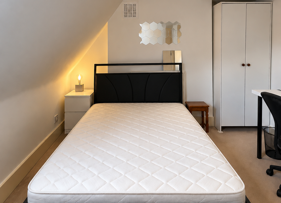 Double room in a Spacious 5-Bed Flat – Oval - Photo 1