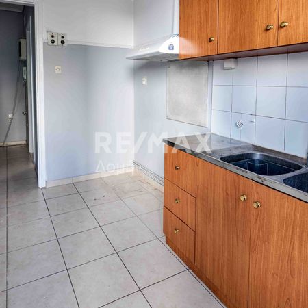 Δίχωρη γκαρσονιέρα 35 τ.μ. με α. λέβητα , πόρτα ασφαλείας και κουφώματα - Φωτογραφία 2