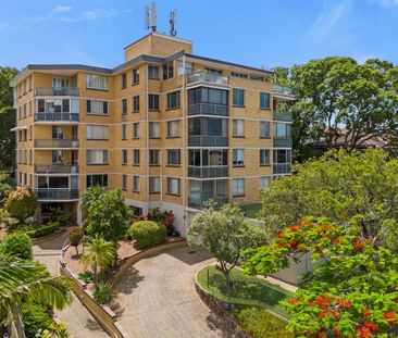 3 Bedroom Renovated Apartment in Hamilton - Photo 1