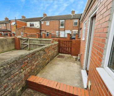 3 bedroom terraced house to rent - Photo 5