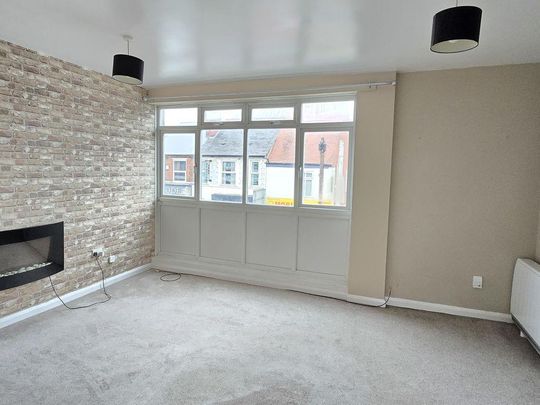 2 bedroom maisonette to rent - Photo 1