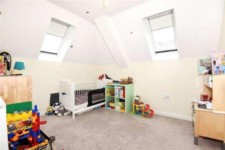 Merrion Court, Pembroke Road, Ruislip, Middlesex, HA4 - Photo 3