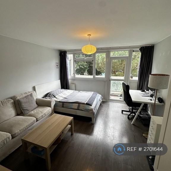 1 bedroom in a flat share to rent - Photo 1