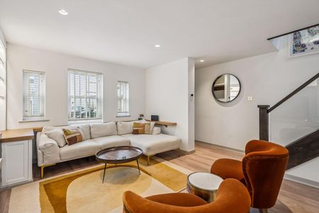 A lovely two bedroom terraced house, moments from Shepherd's Bush. - Photo 4