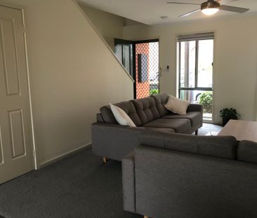 TWO BEDROOM TOWNHOUSE IN IDEAL LOCATION - Photo 6