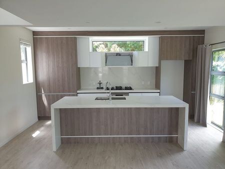 Almost brand new - Photo 3