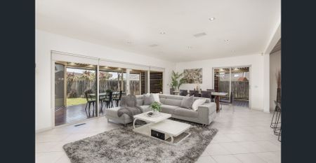 Spacious Family Home in Quiet Court Location! - Photo 3