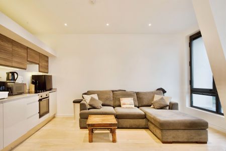 High Road, Broxbourne - Photo 5