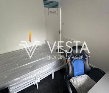 4 bedroom semi-detached house to rent - Photo 5