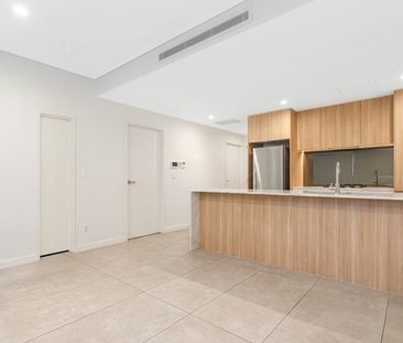 Three Bedroom Apartment in Sought-After 'Schofield Gardens' Complex - Photo 4