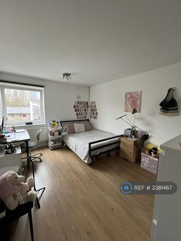 1 bedroom in a flat share to rent - Photo 3