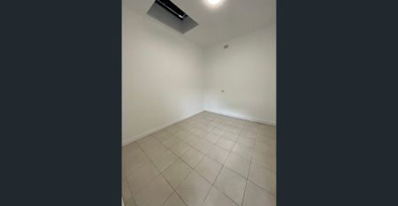 STUDENT-FRIENDLY APARTMENT IN THE HEART OF MARRICKVILLE - Photo 2