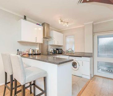 Somerset Close, Hersham, Walton-on-thames, Surrey, KT12 - Photo 2