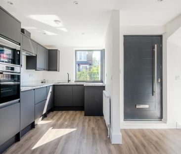 4 bedroom semi-detached house to rent - Photo 6