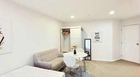 Sunny and Handsome! - Photo 2