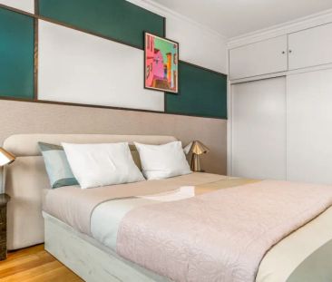 Room in a shared 10-bedroom apartment for rent in Lisbon - Photo 5