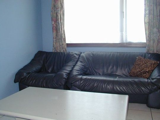 Studio op het gelijkvloers op een binnenplein met een aparte slaapkamer. - Photo 1