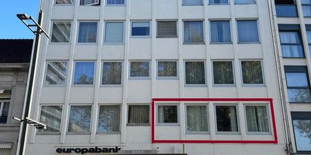 Appartement te huur in Wilrijk voor € 1.100 met 3 slaapkamers - Foto 3