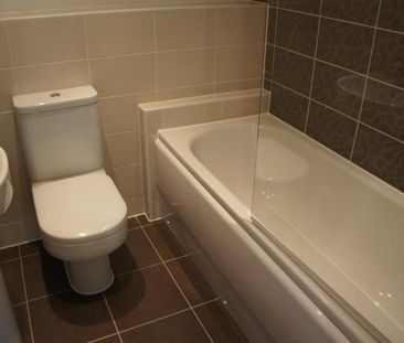 3 bedroom House To Let - Photo 2