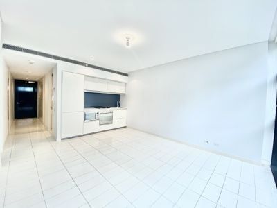 1BEDROOM - Beautifully appointed and generously proportioned - Photo 4