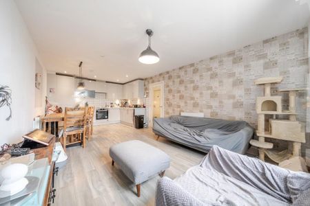 2 bedroom flat to rent - Photo 3