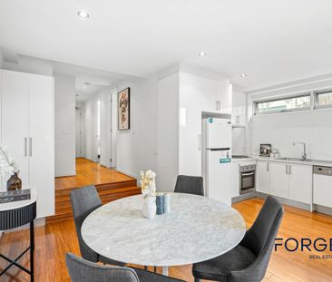 Streamlined & Stylish Urban Apartment with 2 Bedrooms, 1 Bathroom a... - Photo 3