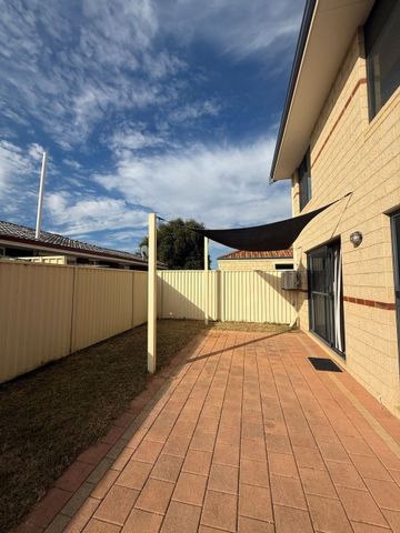 3-Bedroom Townhouse in a Central Location - Photo 3