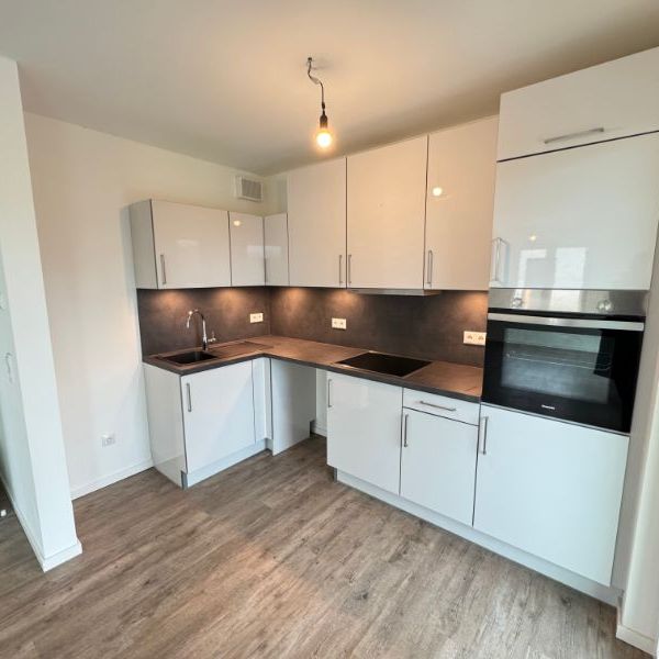 Modern wohnen mit Komfort: 2-Zimmer Wohnung mit Einbauküche, Fußbodenheizung, Süd-Balkon & Tiefgarage - Photo 1