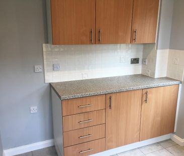 3 bedroom semi-detached house to rent - Photo 6