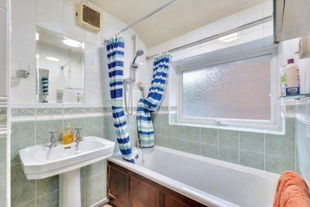 3 bedroom detached house to rent - Photo 4