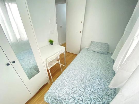 Avenida de la Albufera, Madrid, Community of Madrid 28038 - Photo 1