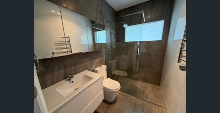 BEAUTIFULLY UPDATED THREE BEDROOM HOME IN HIGHLY SOUGHT AFTER SCHOOL ZONE - Photo 4