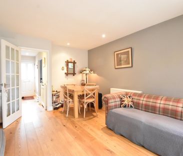 Finnart Close, Weybridge, KT13 - Photo 2