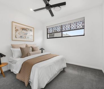 Luxurious Townhouse in Prime Location with Solar!!!! - Photo 5