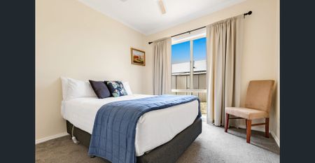 Quiet modern neighborhood - Photo 5