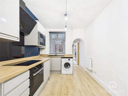 2 bedroom terraced house to rent - Photo 2