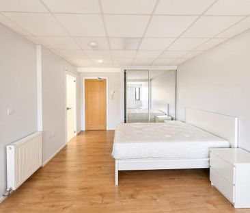 Studio to rent - Photo 1